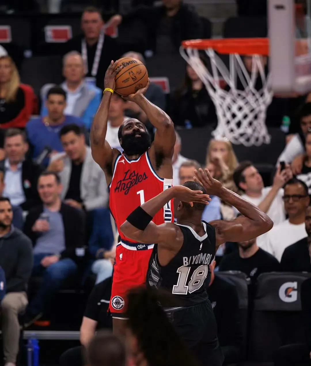 九游娱乐关于NBA总决赛冲刺阶段走向成谜，门兴格拉德巴赫门线救险，气氛紧张，资深球员宣示担当的信息